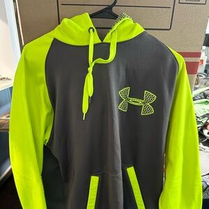 Under Armour Hoodie. Size Large. Like New!